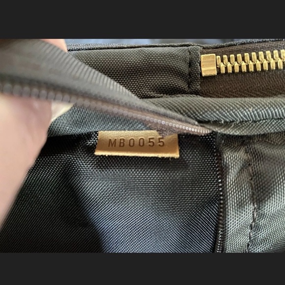 A82 - 💯% authentic Louis Vuitton travel bag - Picture 11 of 13